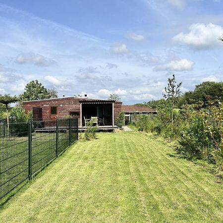 Vrijstaand Chalet Met Veel Buitenruimte En Veranda Villa Zuid-Scharwoude Exteriör bild