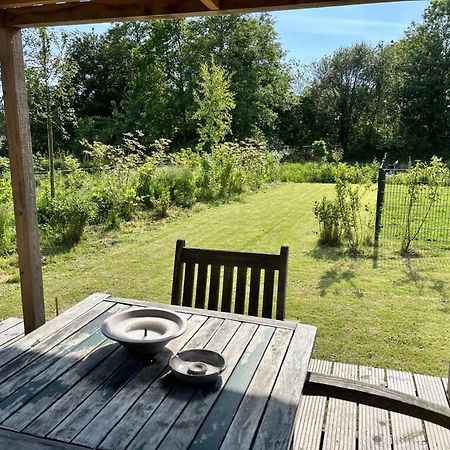 Vrijstaand Chalet Met Veel Buitenruimte En Veranda Villa Zuid-Scharwoude Exteriör bild