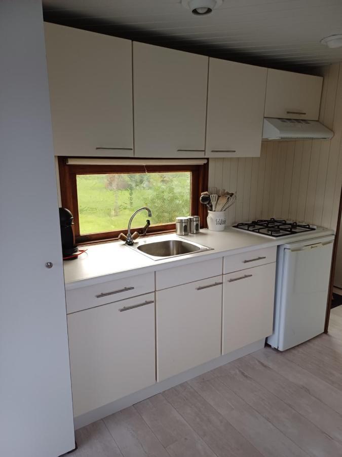 Vrijstaand Chalet Met Veel Buitenruimte En Veranda Zuid-Scharwoude Exteriör bild