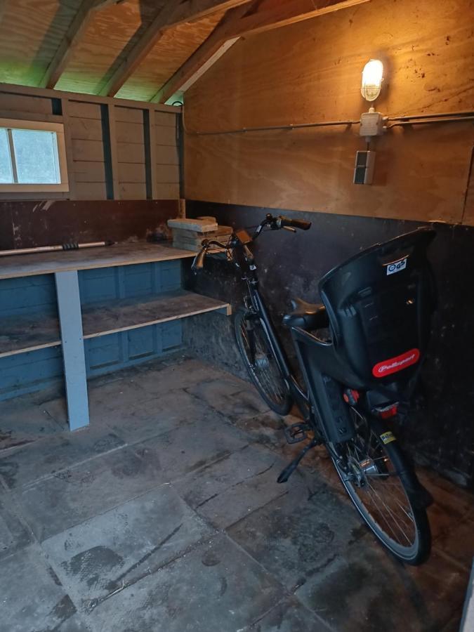 Vrijstaand Chalet Met Veel Buitenruimte En Veranda Zuid-Scharwoude Exteriör bild