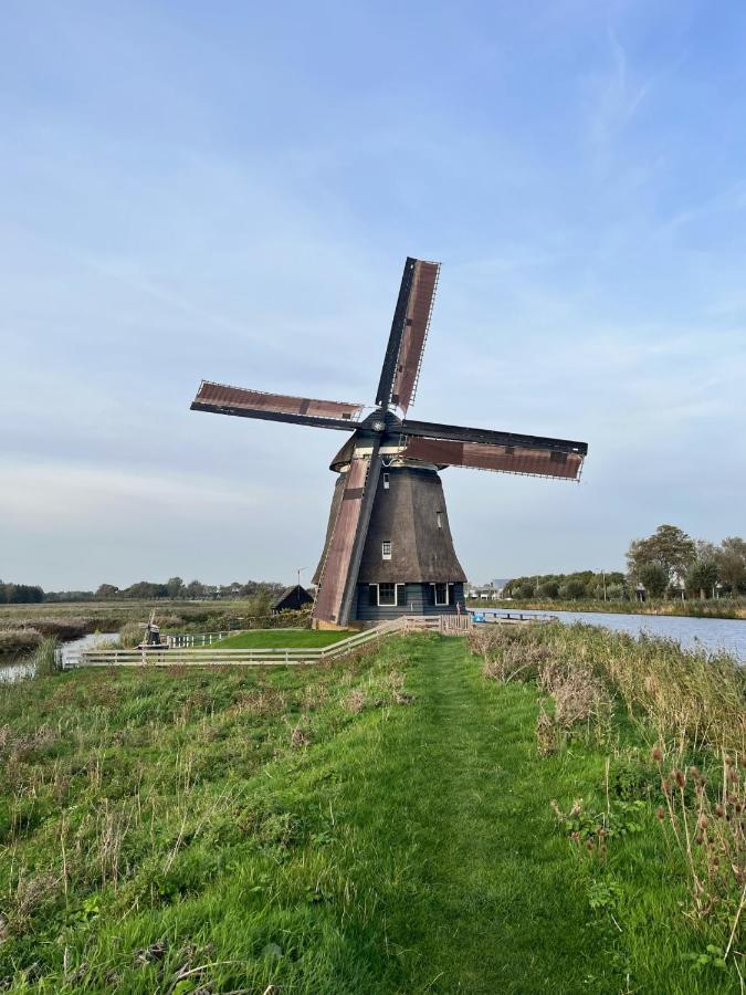 Vrijstaand Chalet Met Veel Buitenruimte En Veranda Zuid-Scharwoude Exteriör bild
