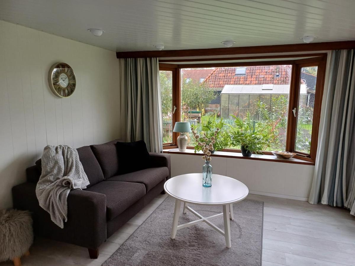 Vrijstaand Chalet Met Veel Buitenruimte En Veranda Zuid-Scharwoude Exteriör bild
