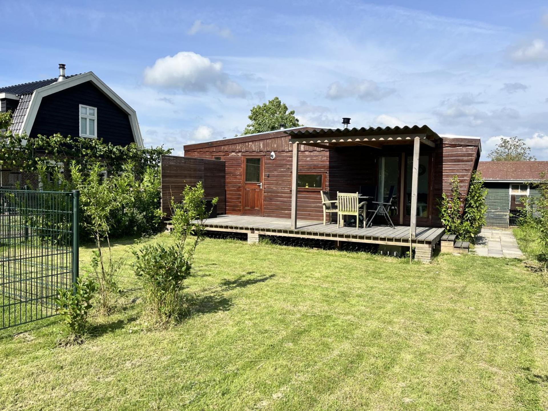 Vrijstaand Chalet Met Veel Buitenruimte En Veranda Villa Zuid-Scharwoude Exteriör bild