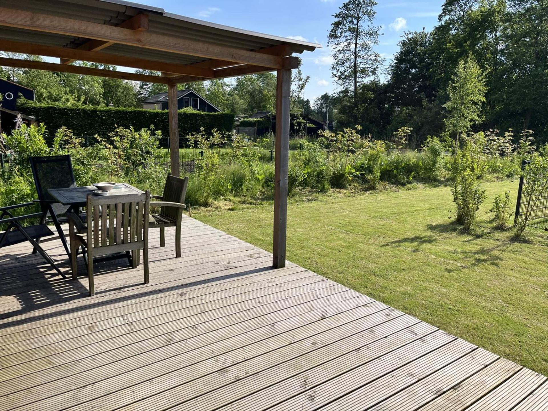 Vrijstaand Chalet Met Veel Buitenruimte En Veranda Zuid-Scharwoude Exteriör bild