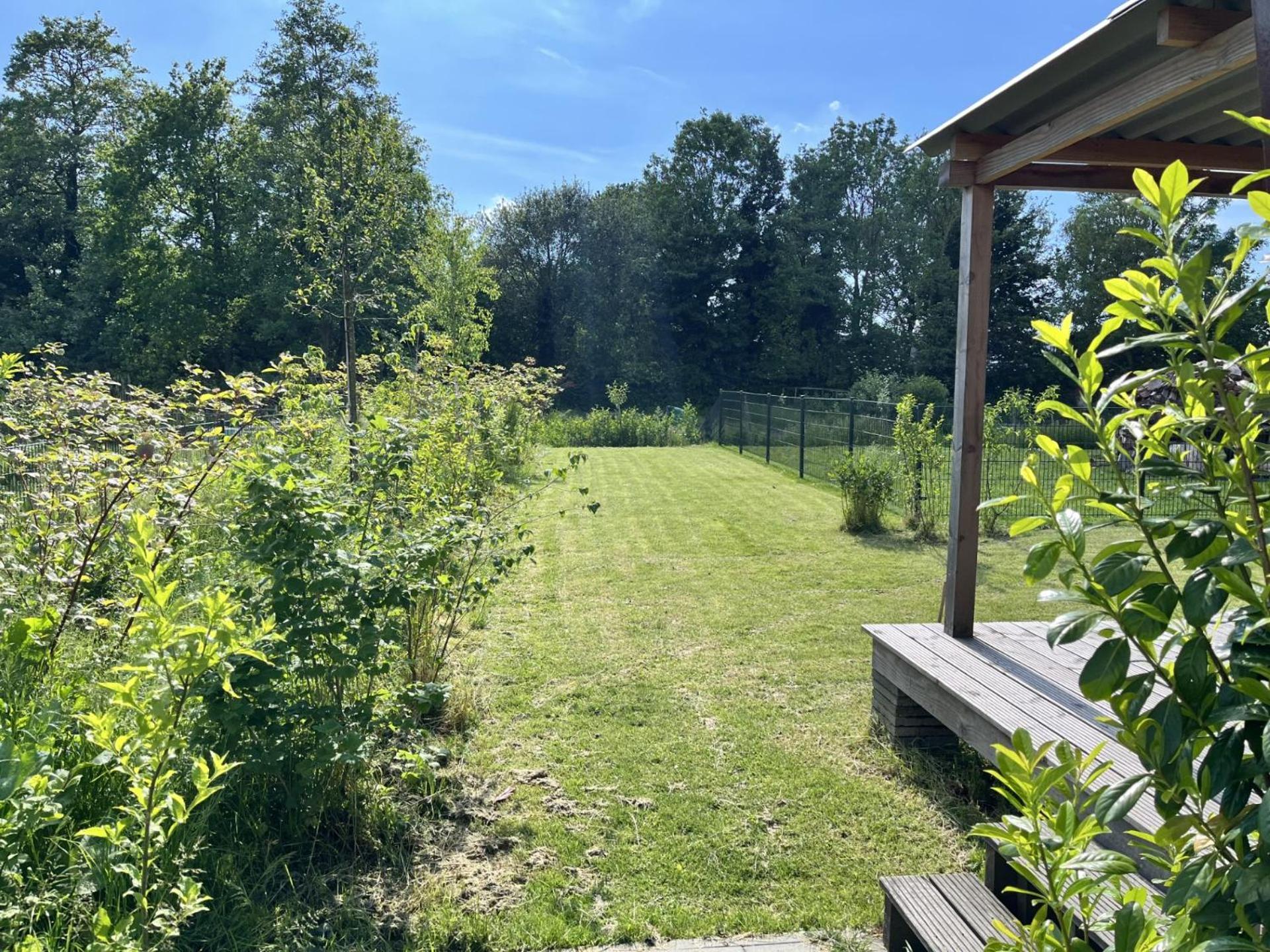 Vrijstaand Chalet Met Veel Buitenruimte En Veranda Zuid-Scharwoude Exteriör bild